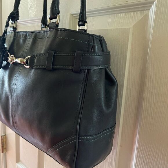 COACH HAMPTON soft Leather Black Medium Satchel with silver tone accents . - Picture 5 of 15